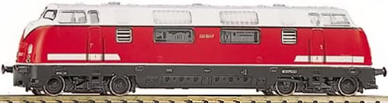 [43582.2] Rangierdiesellok 220 051-7 der SNFT