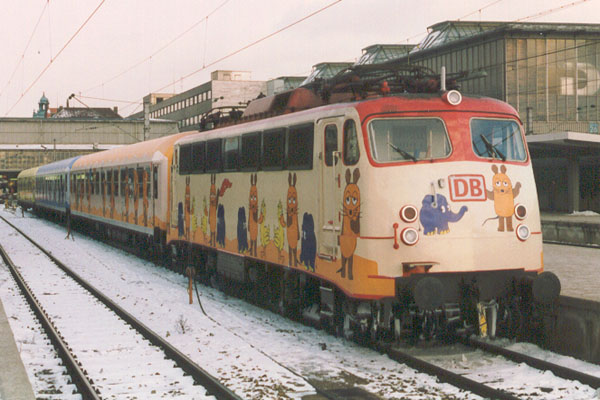 110 487 zog den Mauszug, hier im Mnchner Hbf