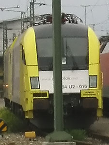 Die Siemens Dispo-Lok ES 64 U2-015 am 01.09.02 im Bw Mnchen Hbf