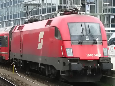 1016 049-7 am 12.03.02 im Mnchner Hauptbahnhof